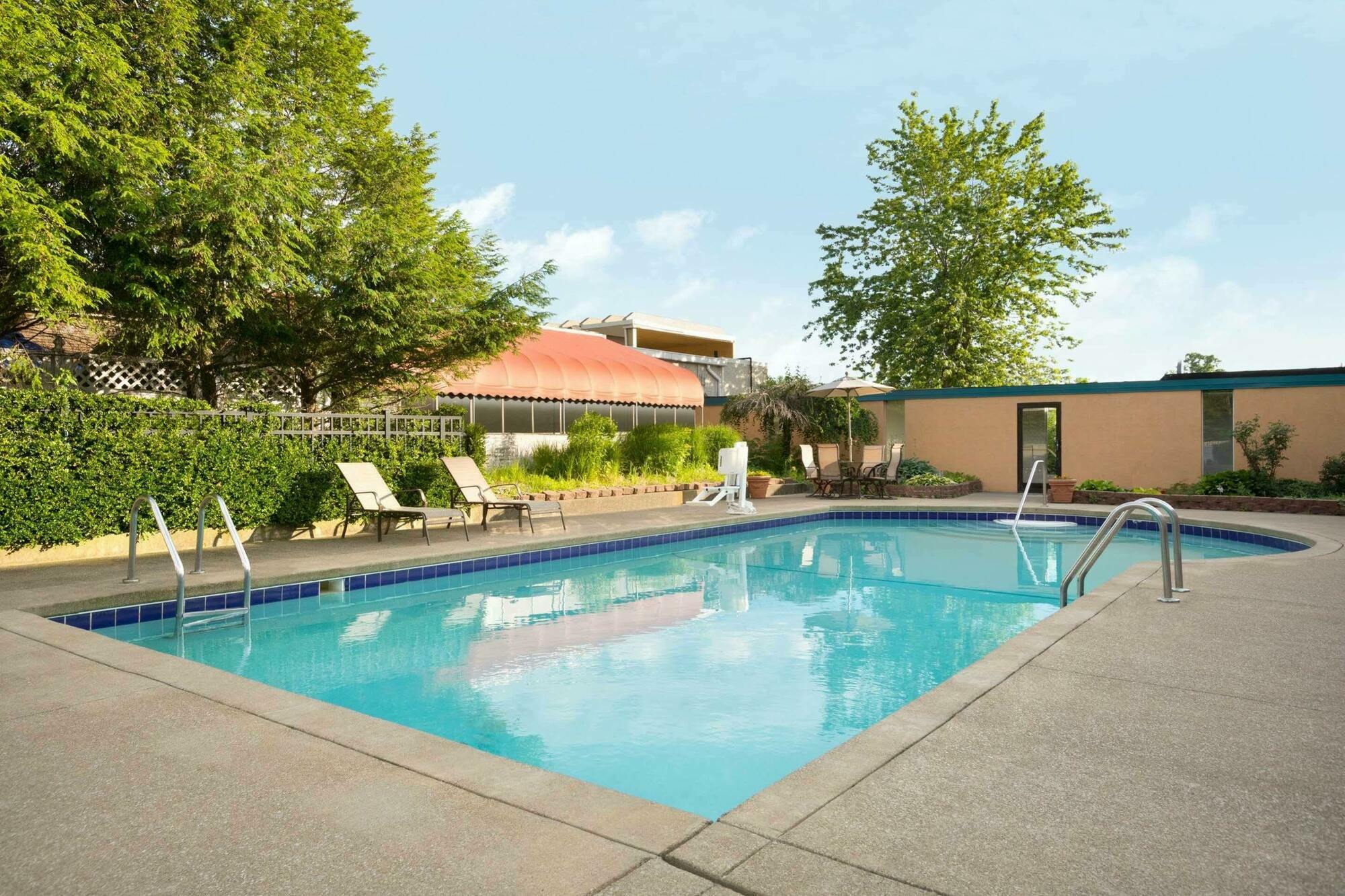 Days Inn By Wyndham Willoughby/Cleveland Exterior foto